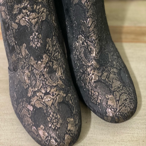 NWT Unisa  Unkiannaa Brocade   Ankle Boot Sz 10 - Picture 4 of 11